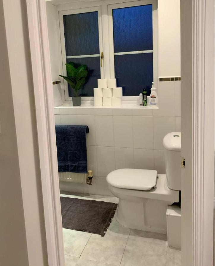 Spacious And Amazing 4 Bedroom Detached House Manchester