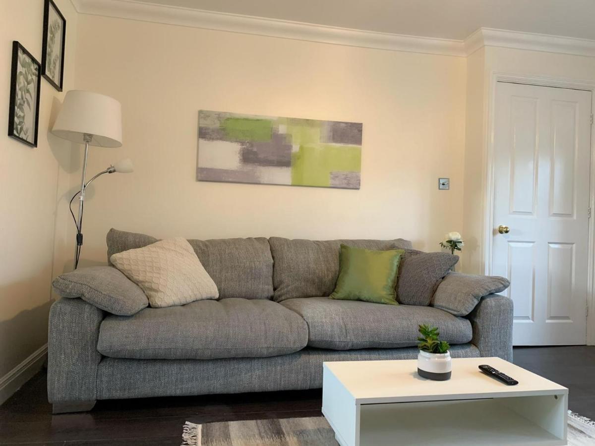 Spacious And Amazing 4 Bedroom Detached House Holiday home Manchester