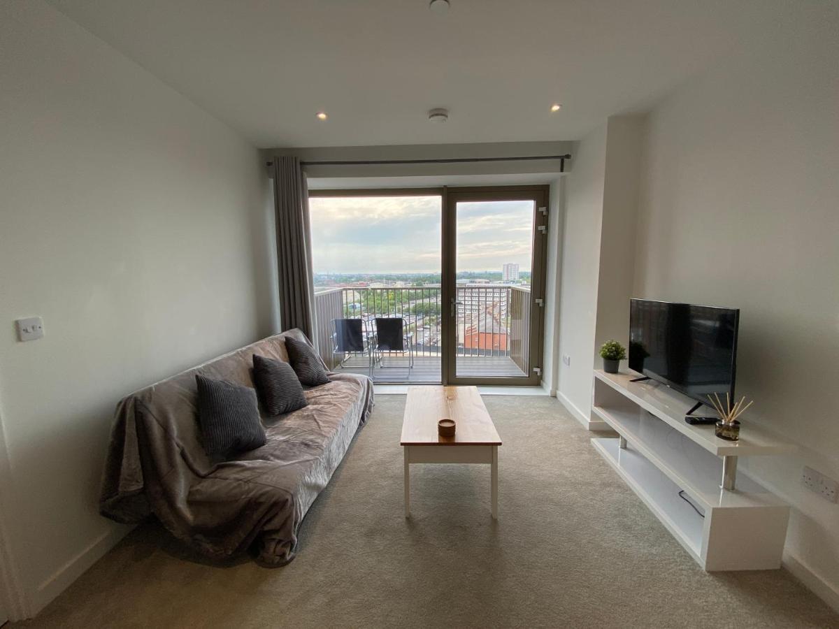 Modern 2 Bedroom Central Apartment *