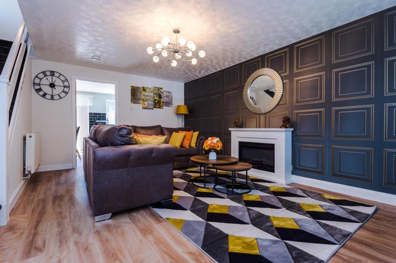 Stylish 4 Bedroom Close To City Centre *