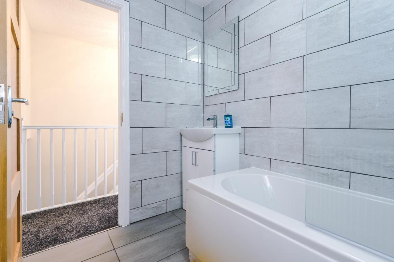 Stylish 4 Bedroom Close To City Centre