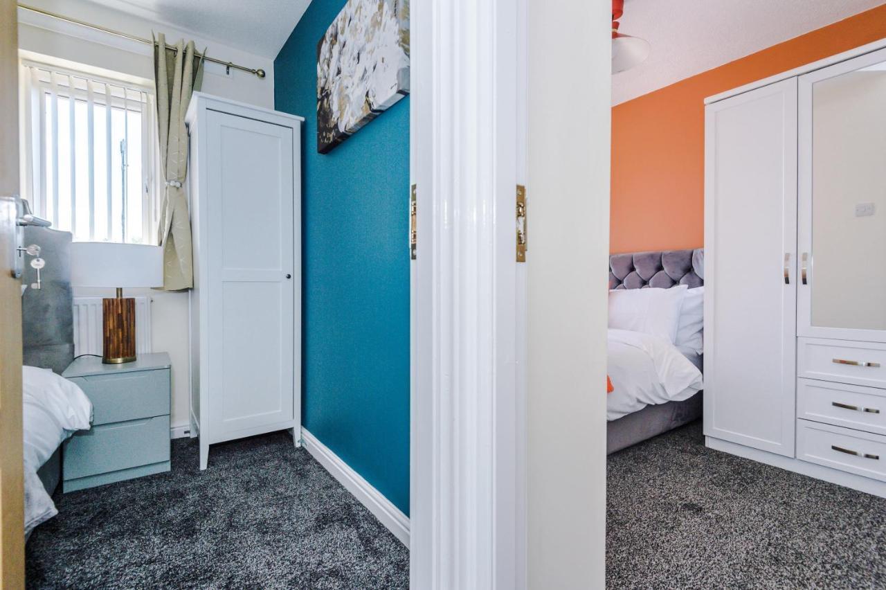 Holiday home Stylish 4 Bedroom Close To City Centre