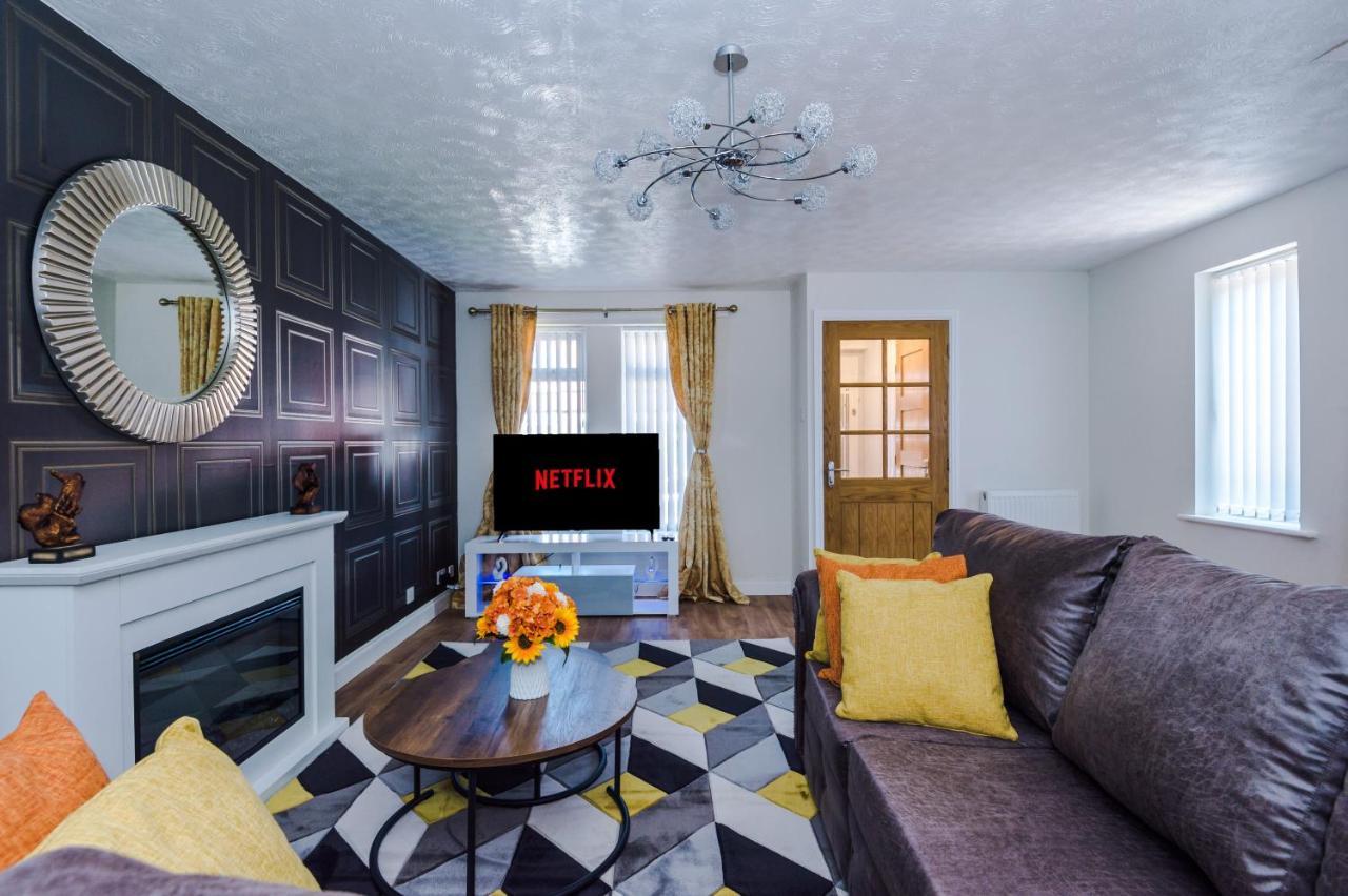 Stylish 4 Bedroom Close To City Centre *