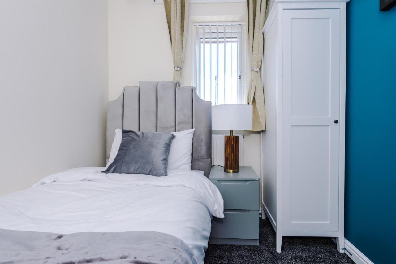 Stylish 4 Bedroom Close To City Centre Holiday home