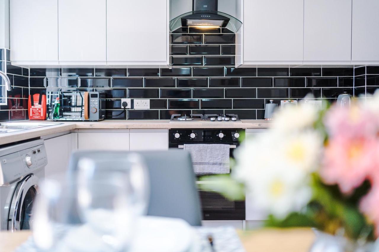 Stylish 4 Bedroom Close To City Centre Holiday home *