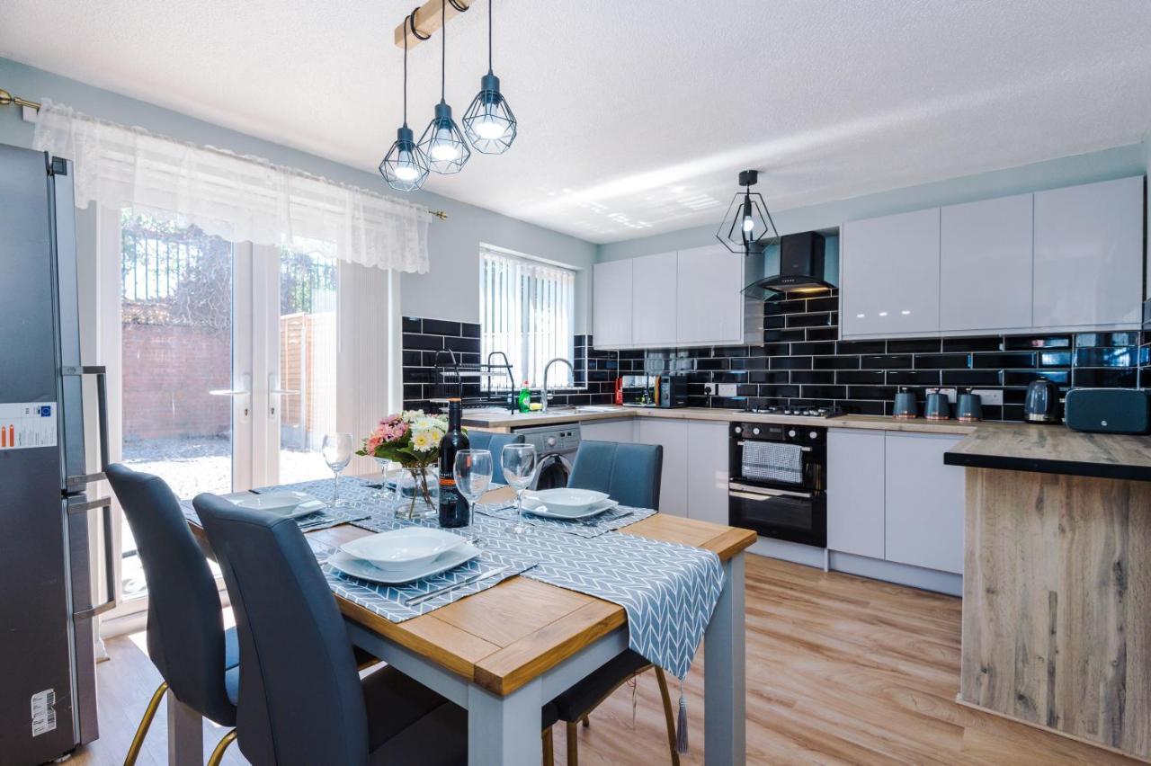 Stylish 4 Bedroom Close To City Centre * Manchester