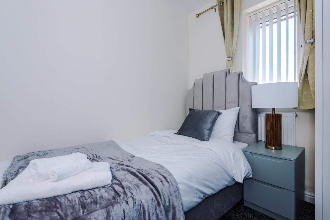 Holiday home Stylish 4 Bedroom Close To City Centre *