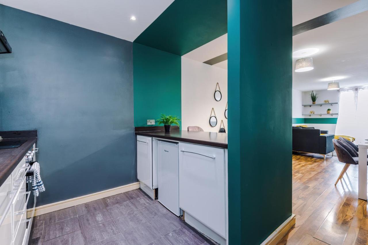 Spacious - Sleeps 9 *