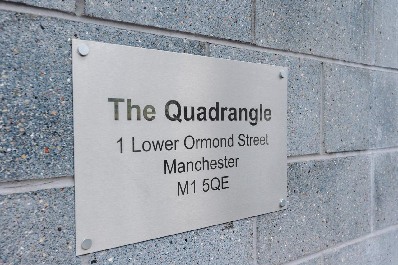 Spacious - Sleeps 9 * Manchester