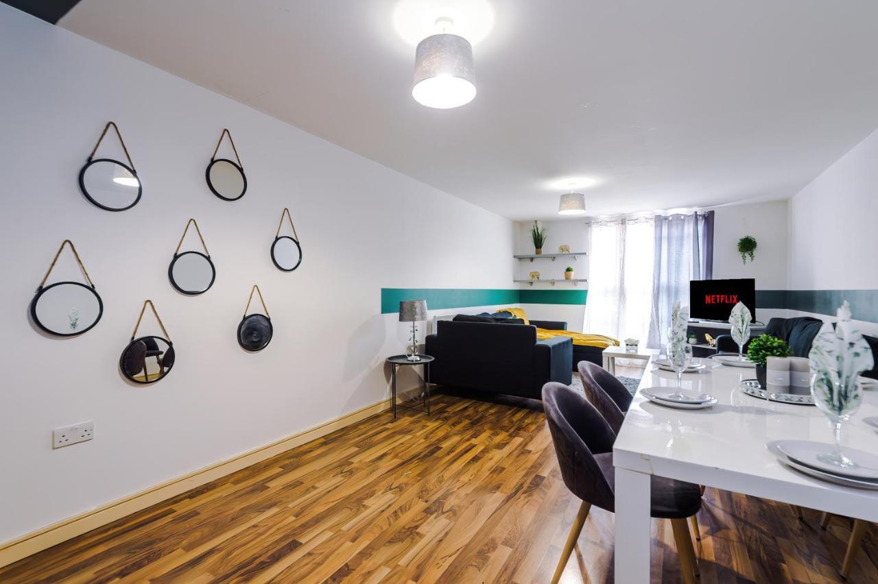 Apartment Spacious - Sleeps 9 Manchester