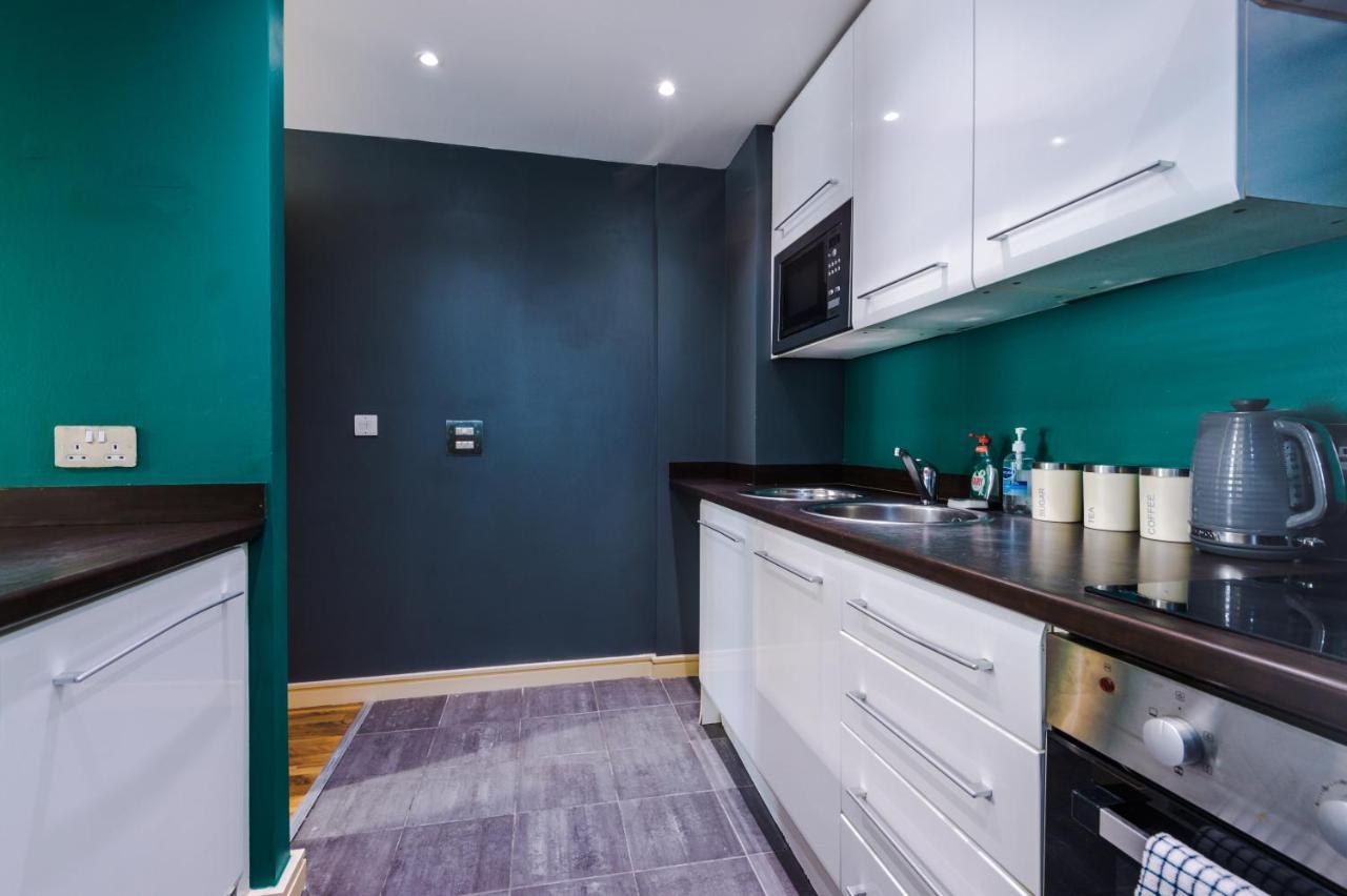 Spacious - Sleeps 9 Apartment *