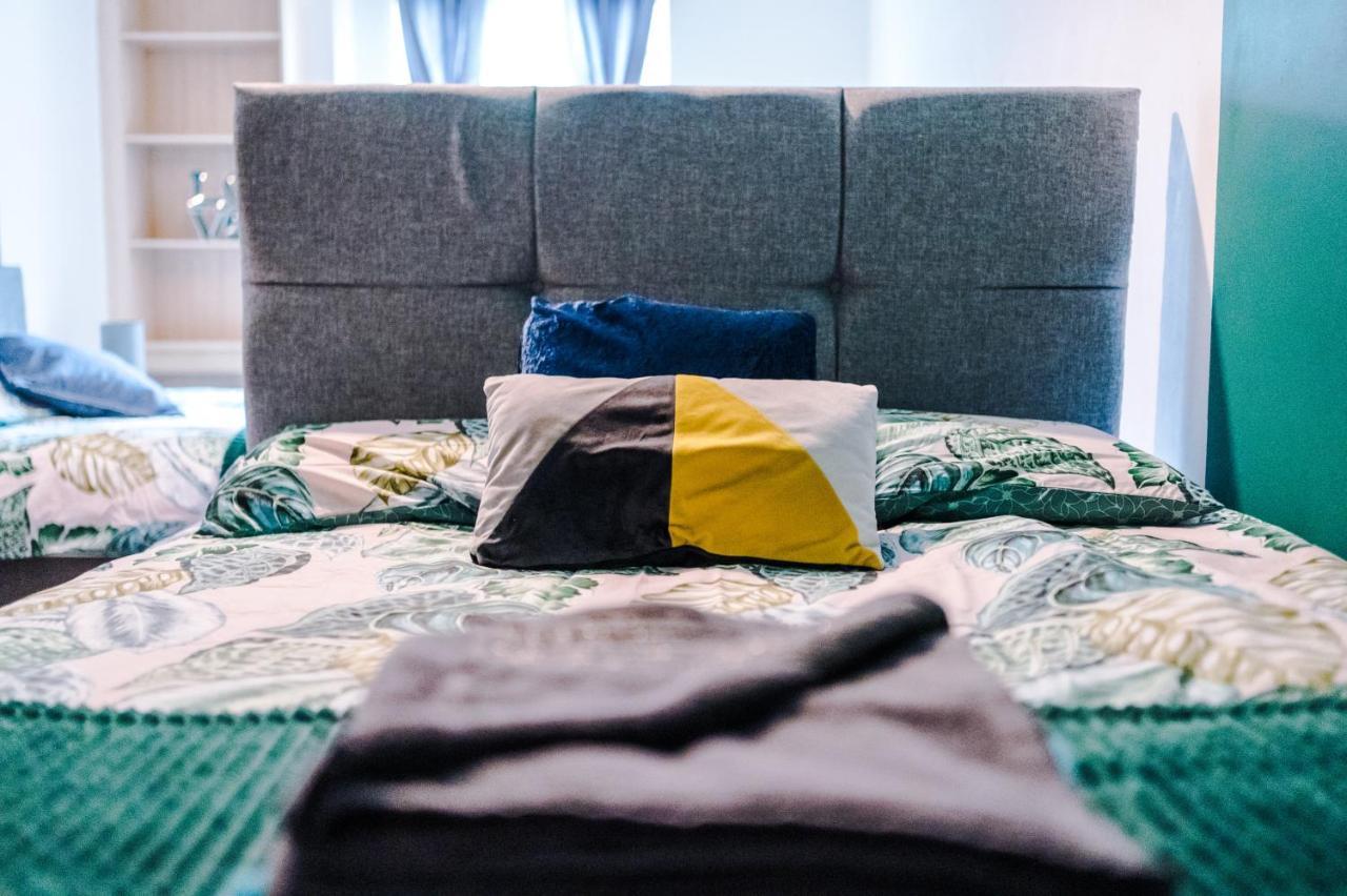 Spacious - Sleeps 9