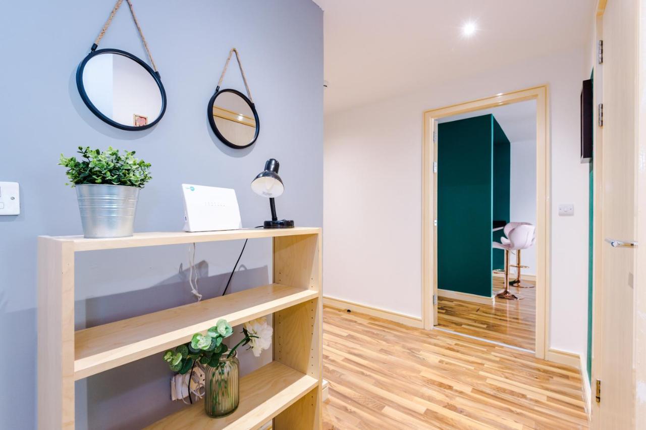 Spacious - Sleeps 9 Apartment *