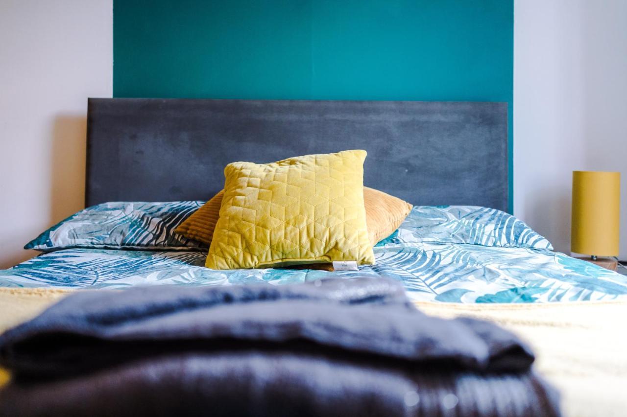 Spacious - Sleeps 9 * Manchester