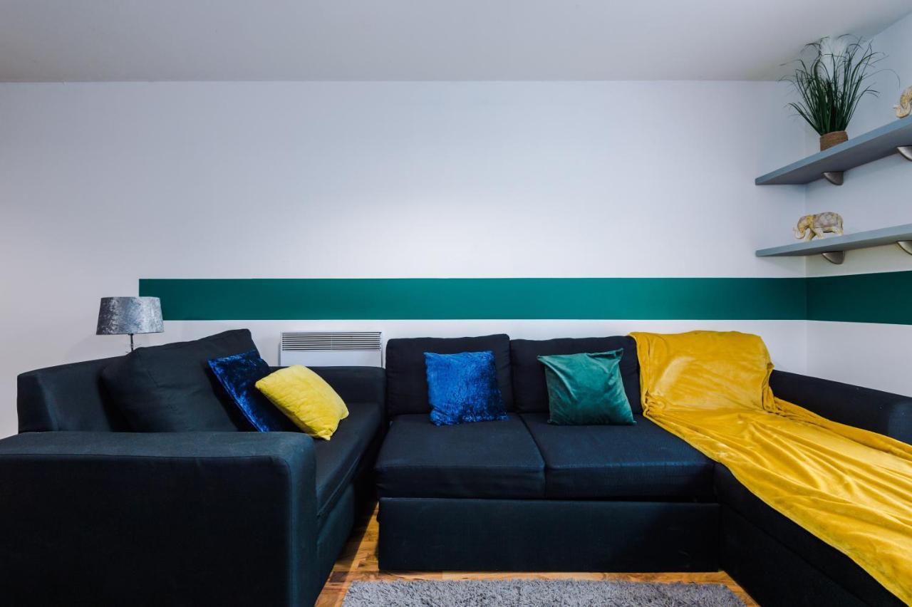 Spacious - Sleeps 9 *