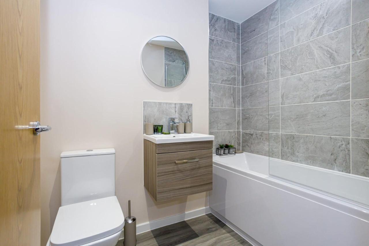 Bright And Modern 2 Bedroom Apartment