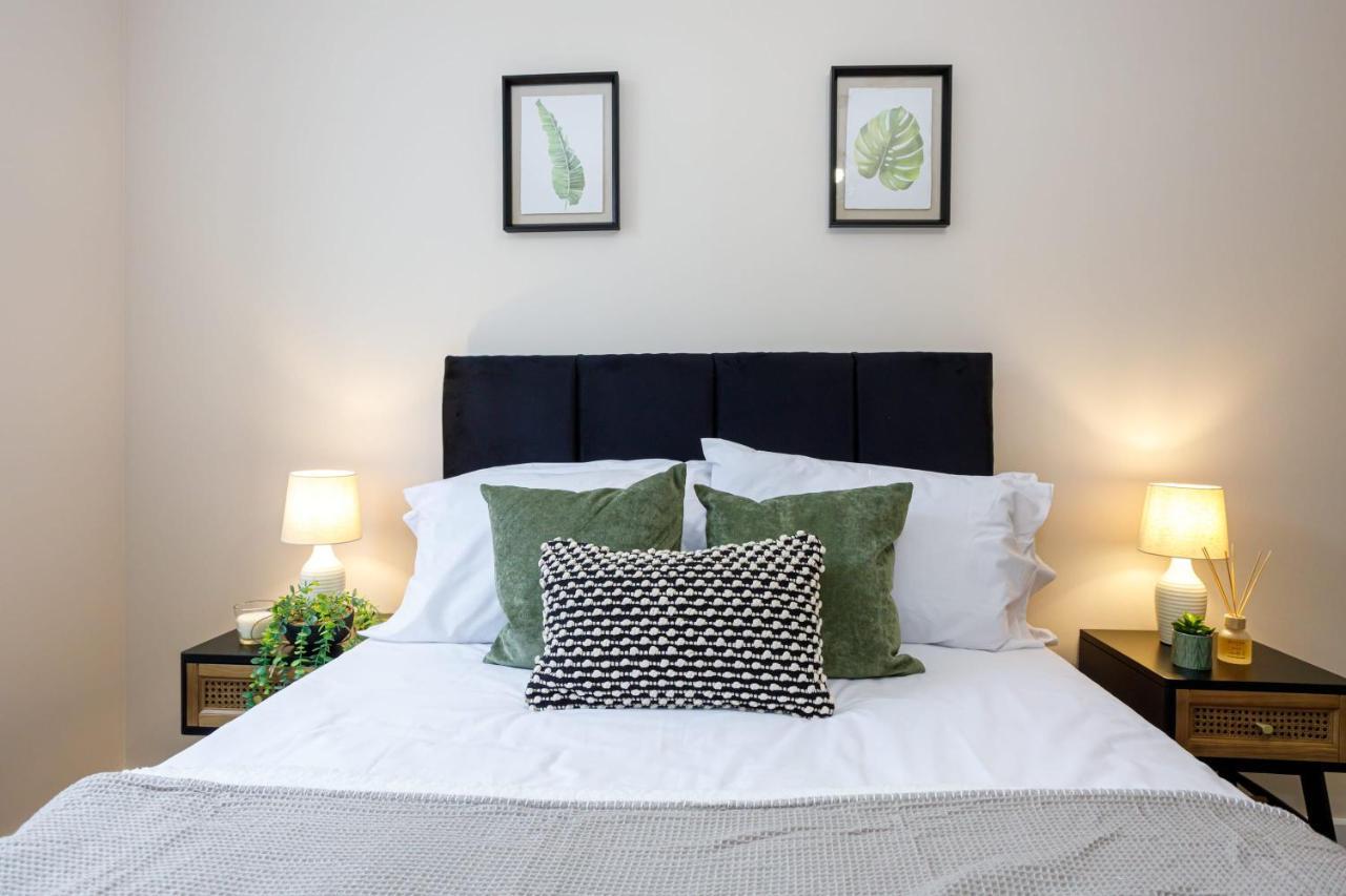 Bright And Modern 2 Bedroom