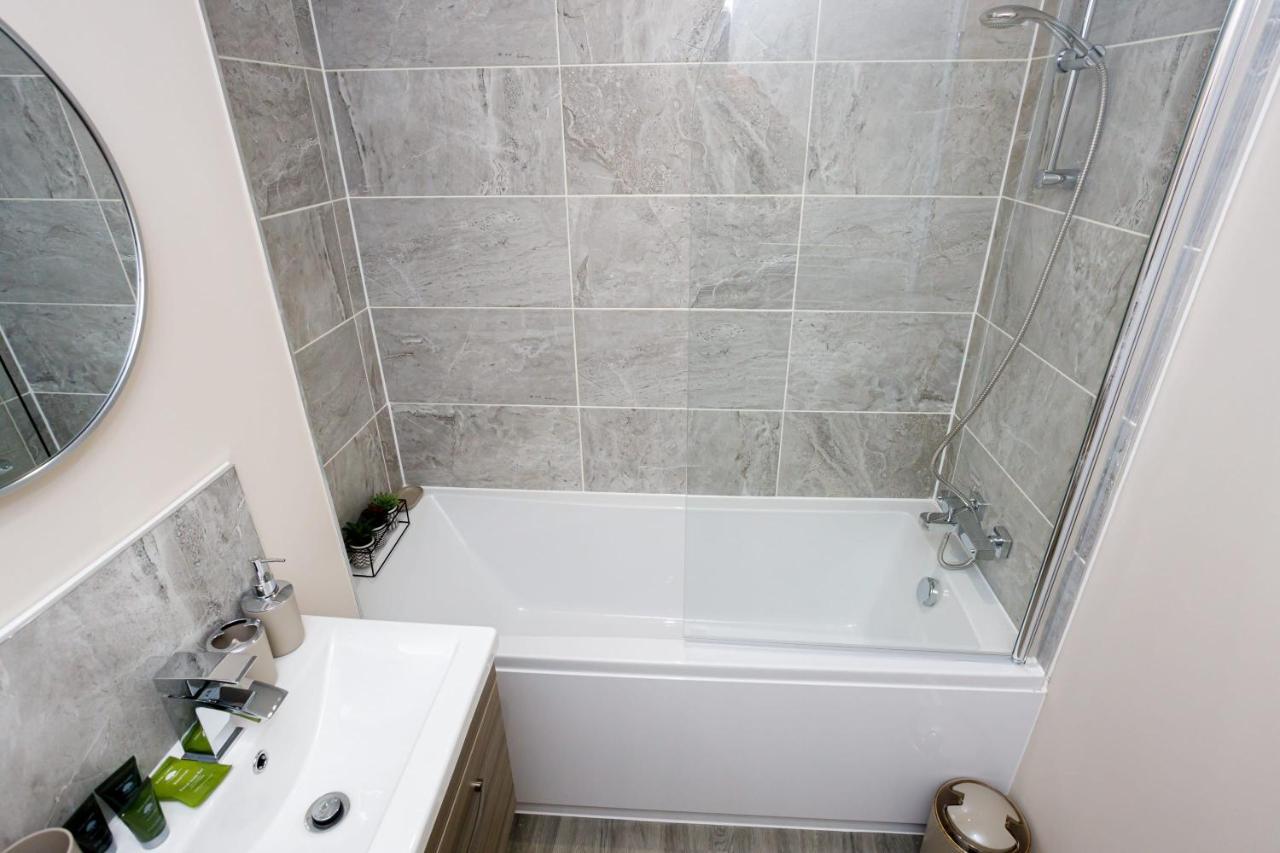 Bright And Modern 2 Bedroom Manchester
