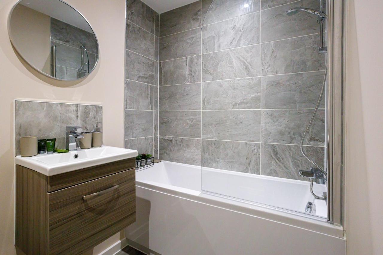 Bright And Modern 2 Bedroom Apartment