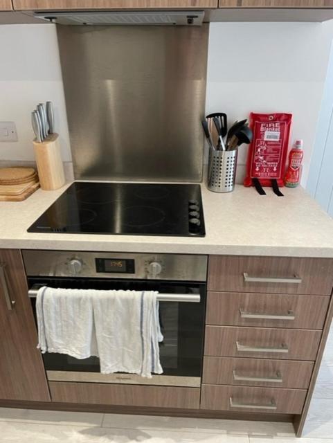 Superb 1 Bed - 3 Min To Tram - Free On Site Parking - Sleeps 3 Appartement *