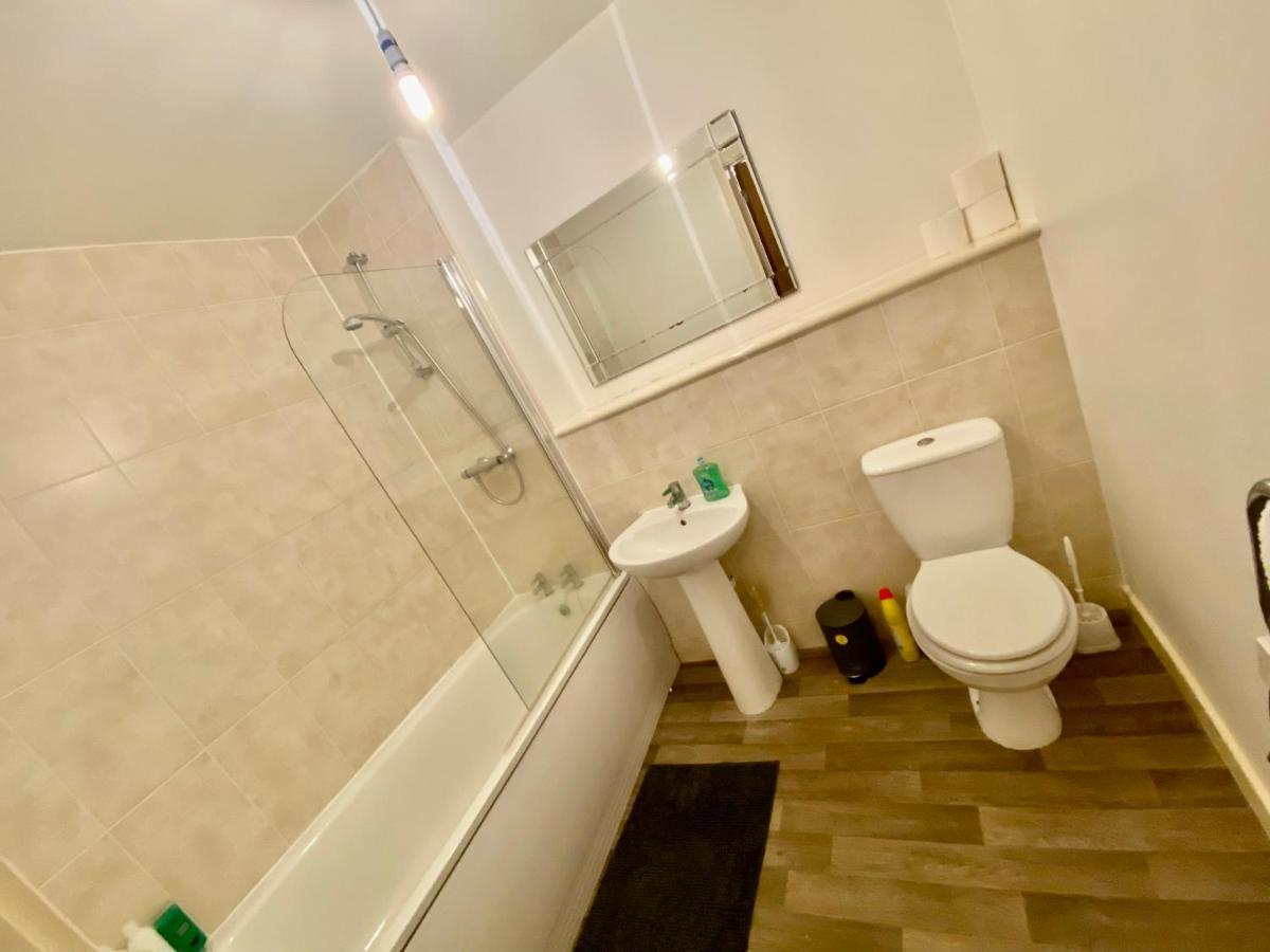 Ladywell Apartment *