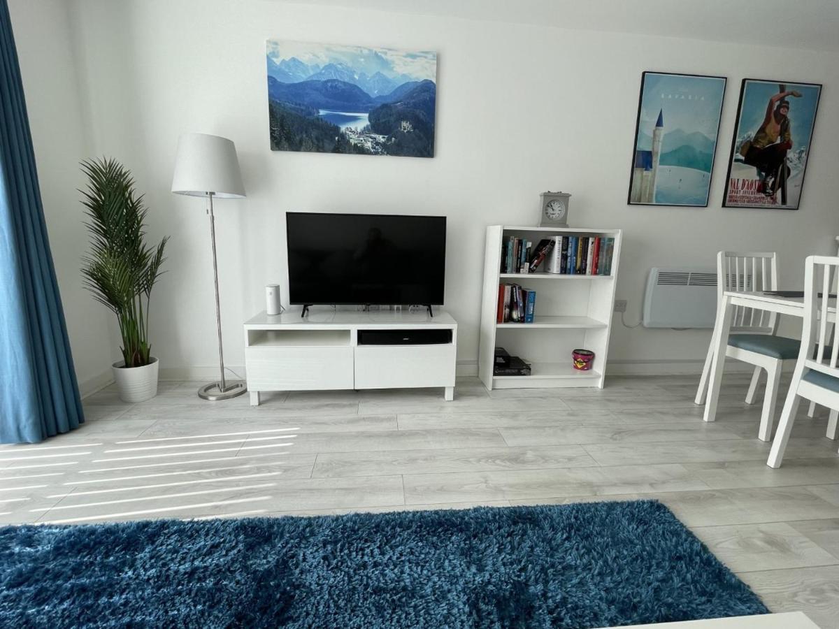 Superb 1 Bed - 3 Min To Tram - Free On Site Parking - Sleeps 3 * Manchester