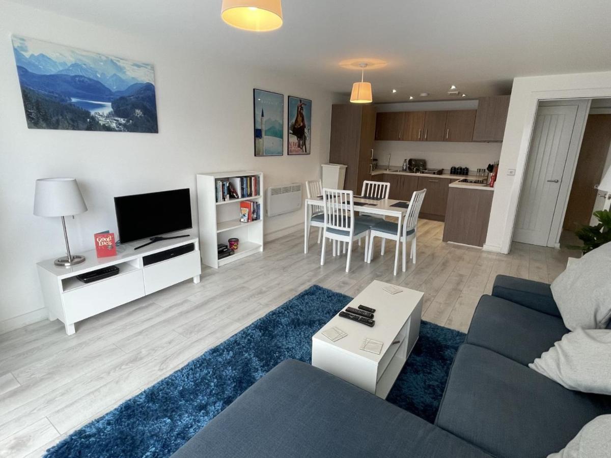 Superb 1 Bed - 3 Min To Tram - Free On Site Parking - Sleeps 3 * Manchester