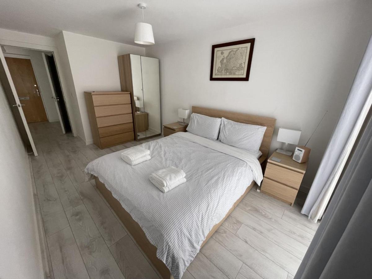 Superb 1 Bed - 3 Min To Tram - Free On Site Parking - Sleeps 3 * Manchester