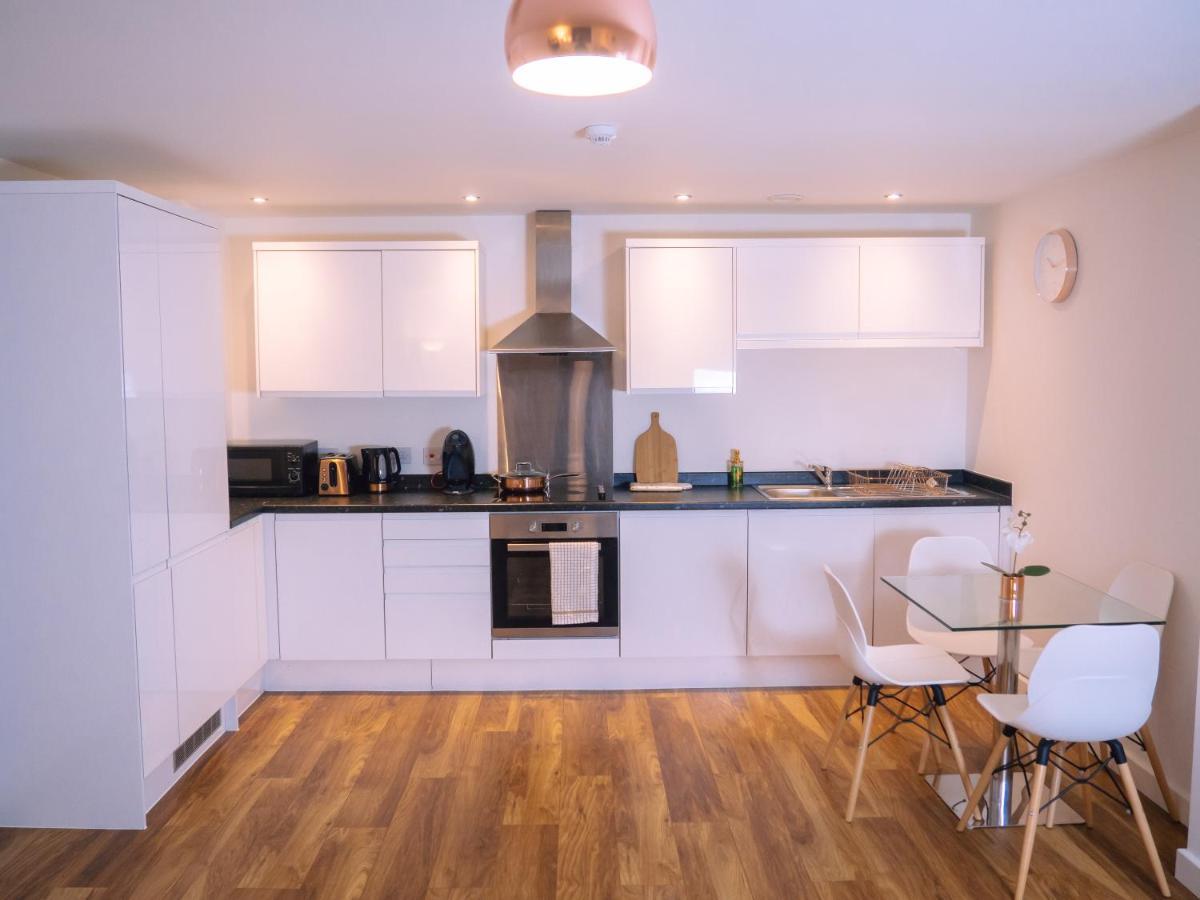 Apartment Modern Two Bed Near Stadium