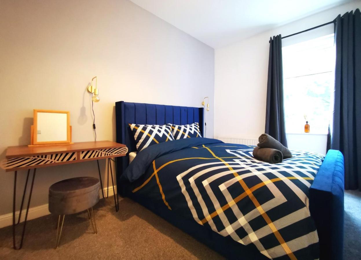 Vakantiehuis The Mellor - Holiday Home With Free Parking 15 Minutes To Manchester City Centre & Coop Live Arena