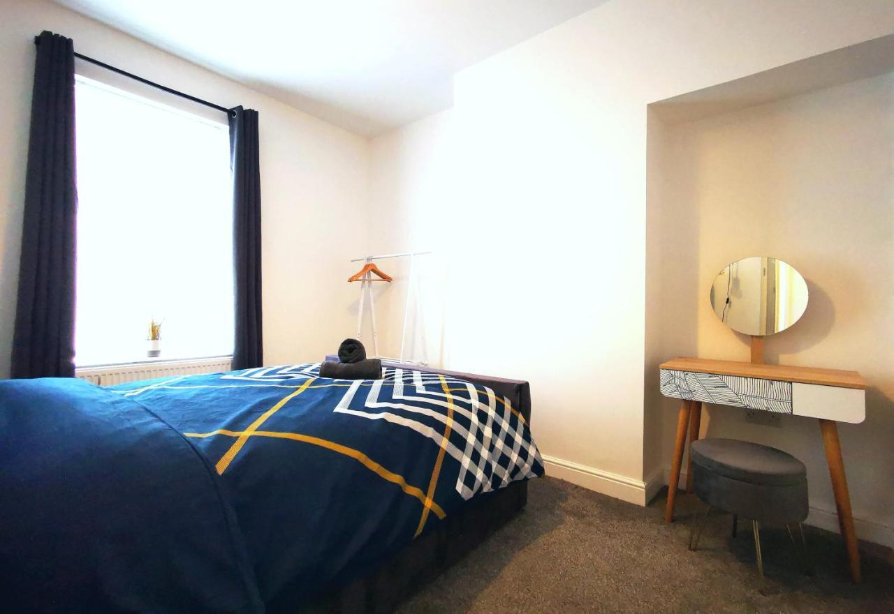 Vakantiehuis The Mellor - Holiday Home With Free Parking 15 Minutes To Manchester City Centre & Coop Live Arena *