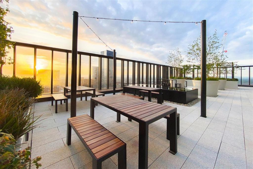 Luxury 2 Bedroom Centre Apartment *