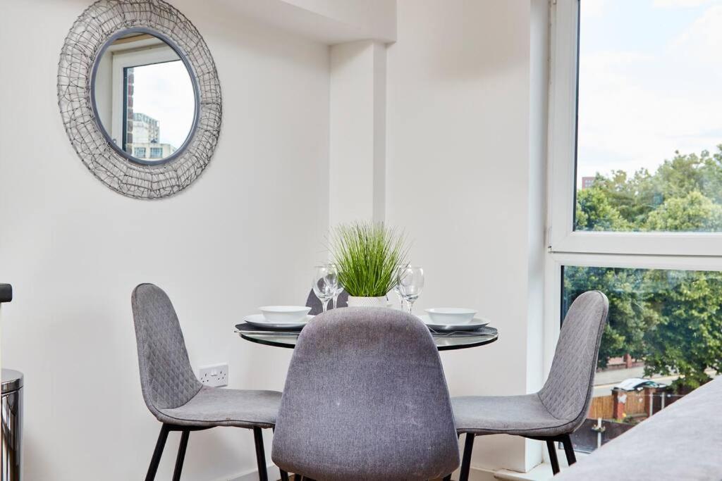 Gem - Sleeps 6 * Manchester