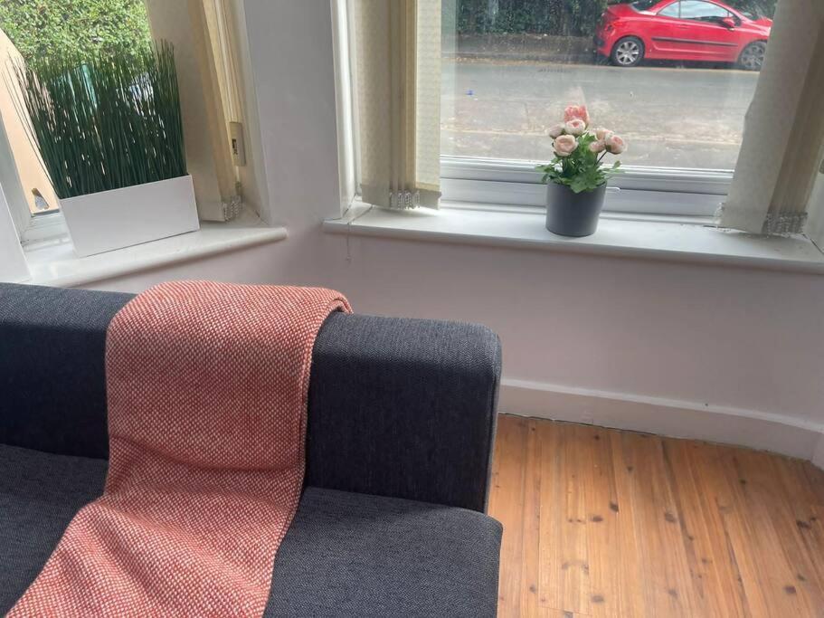 Beautiful And Spacious Apartment: 3 Beds & 2 Bath - Newly Renovated ,open-plan Kitchen/living Apartment *