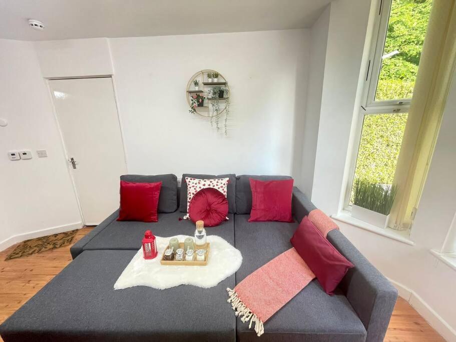 Apartment Beautiful And Spacious Apartment: 3 Beds & 2 Bath - Newly Renovated ,open-plan Kitchen/living *
