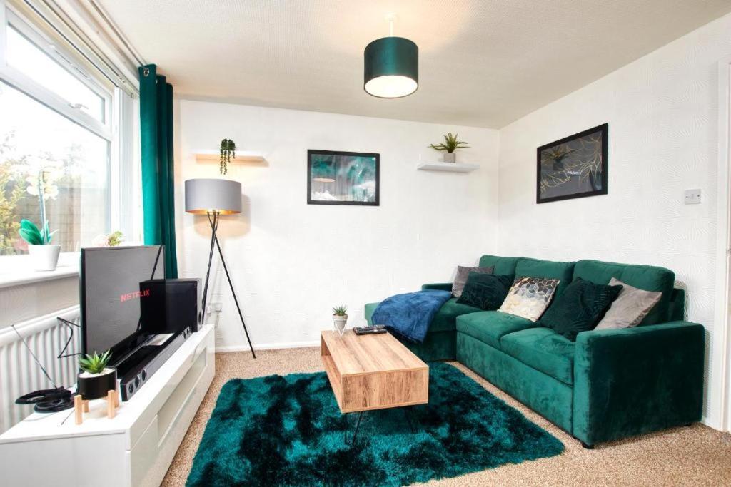 The Emerald House Of - Garden - Parking Manchester