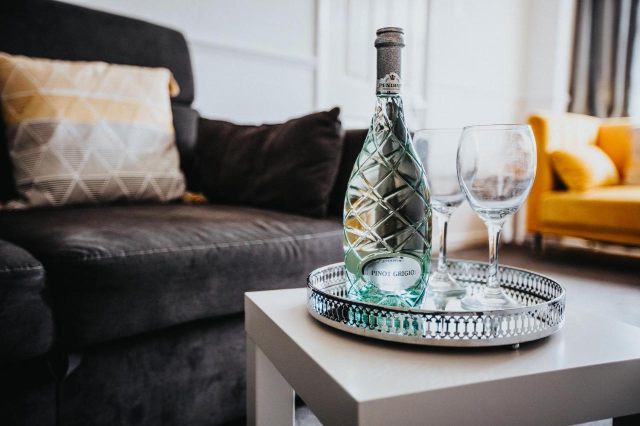 1 Mile To Etihad Stadium & Coop Arena, Free Parking, 7 Ppl Holiday home *