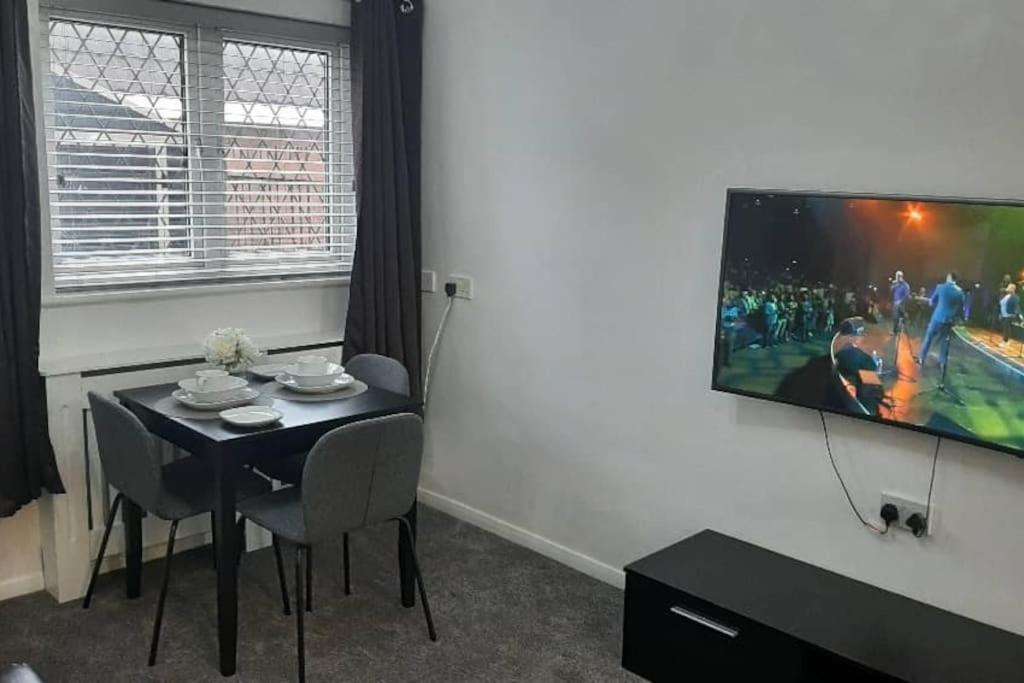 Entire Rental, Easy Reach To Etihad Stadium *