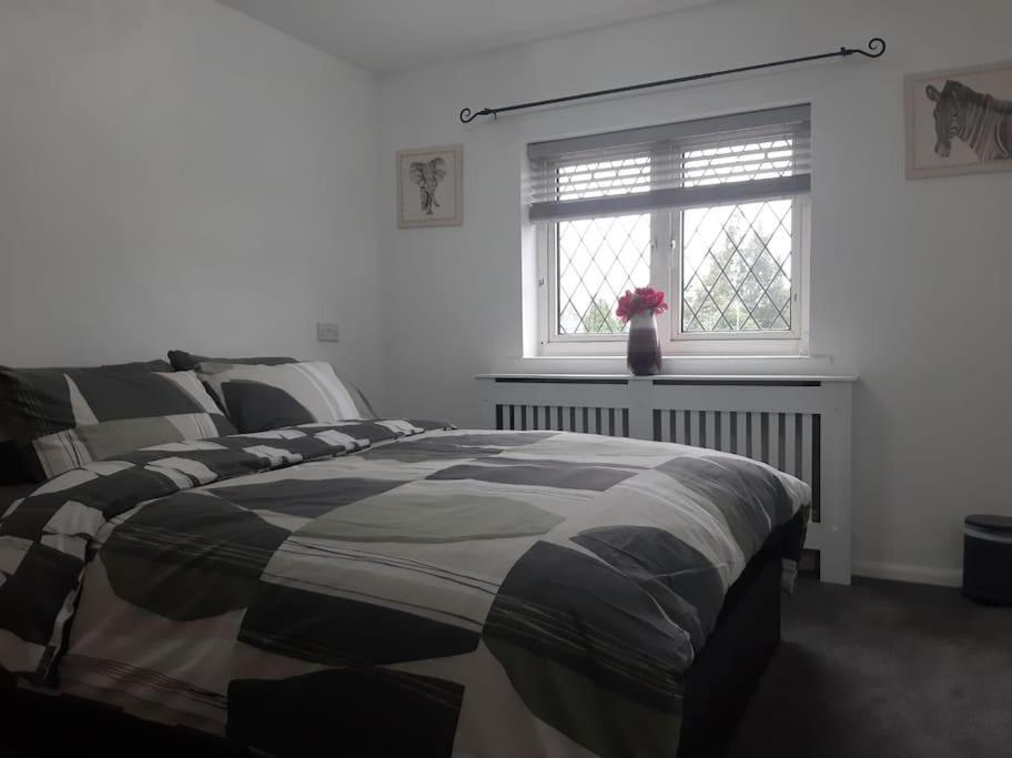 Entire Rental, Easy Reach To Etihad Stadium Manchester