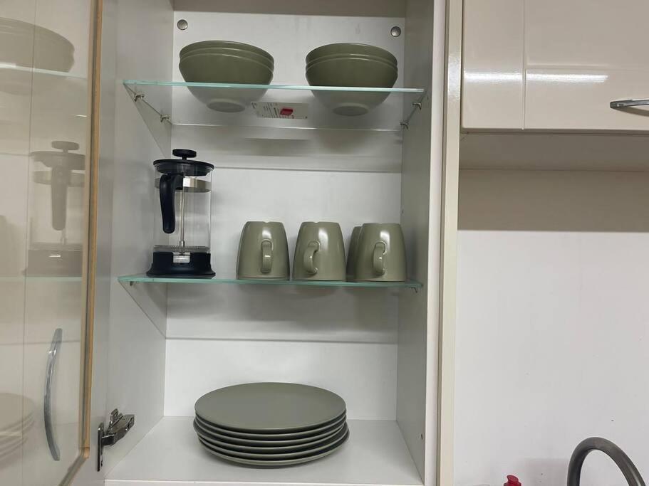Beautiful And Spacious Apartment: 3 Beds & 2 Bath - Newly Renovated ,open-plan Kitchen/living *
