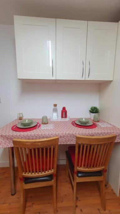 Beautiful And Spacious Apartment: 3 Beds & 2 Bath - Newly Renovated ,open-plan Kitchen/living * Manchester