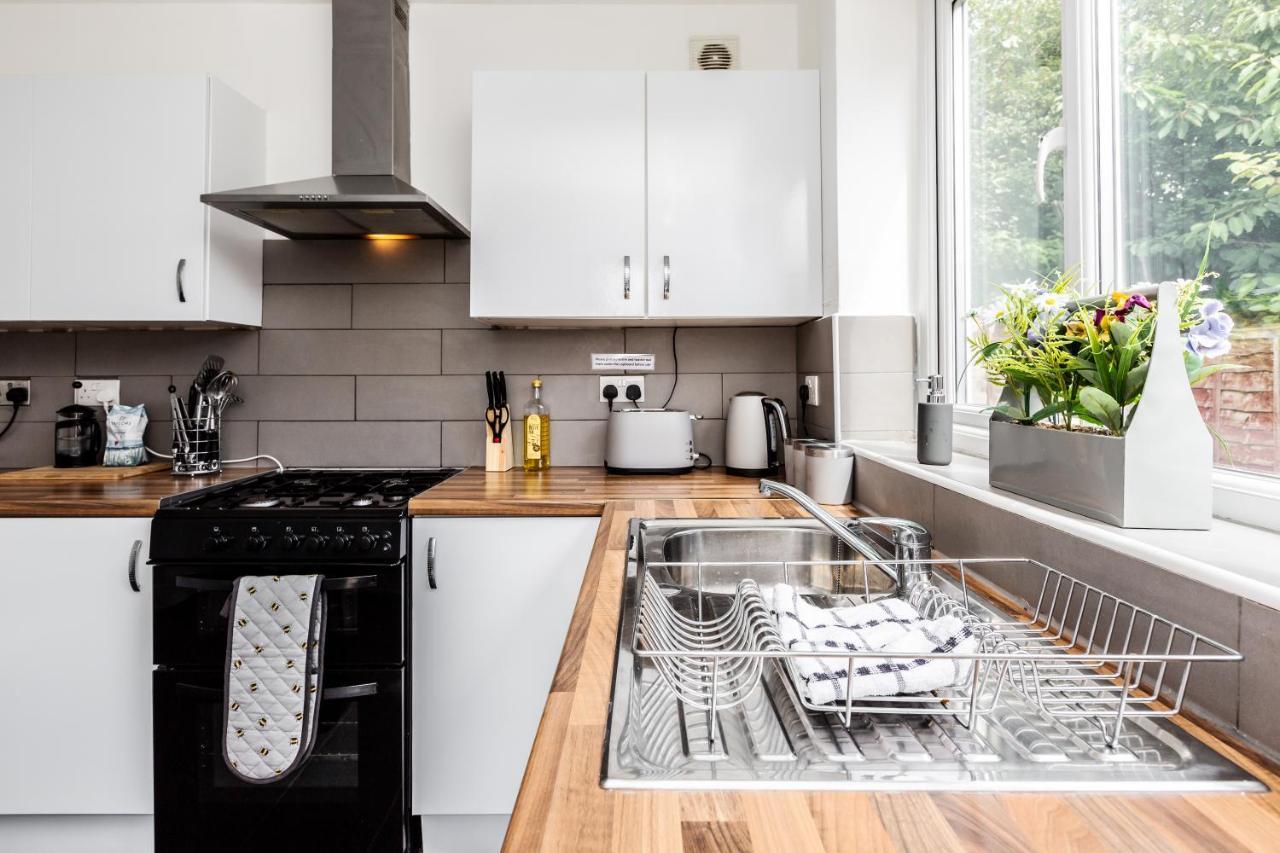 1 Mile To Etihad Stadium & Coop Arena, Free Parking, 7 Ppl Holiday home Manchester