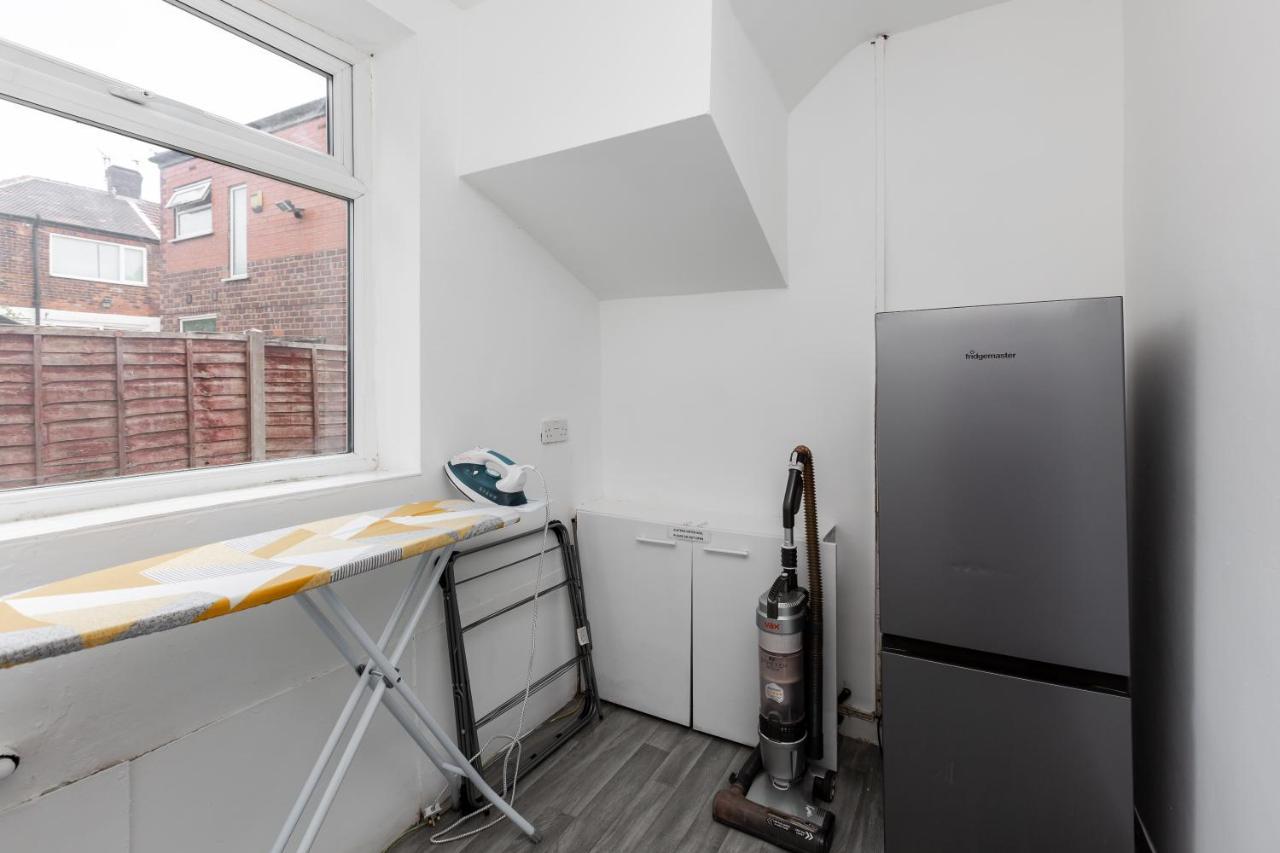 1 Mile To Etihad Stadium & Coop Arena, Free Parking, 7 Ppl Holiday home *