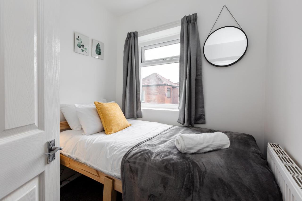 1 Mile To Etihad Stadium & Coop Arena, Free Parking, 7 Ppl Holiday home Manchester