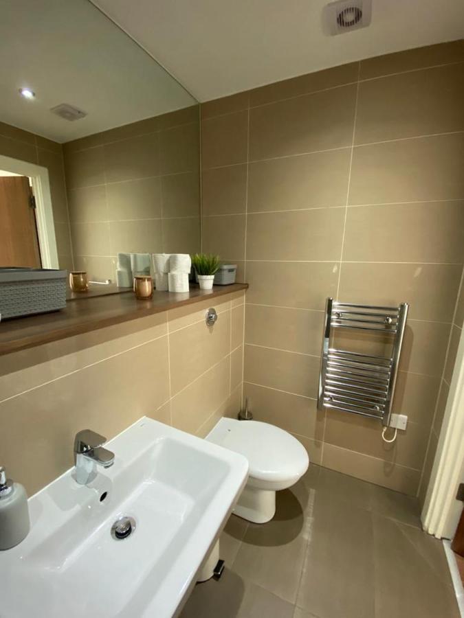 3 Bed Central *free Parking On Site* Apartment