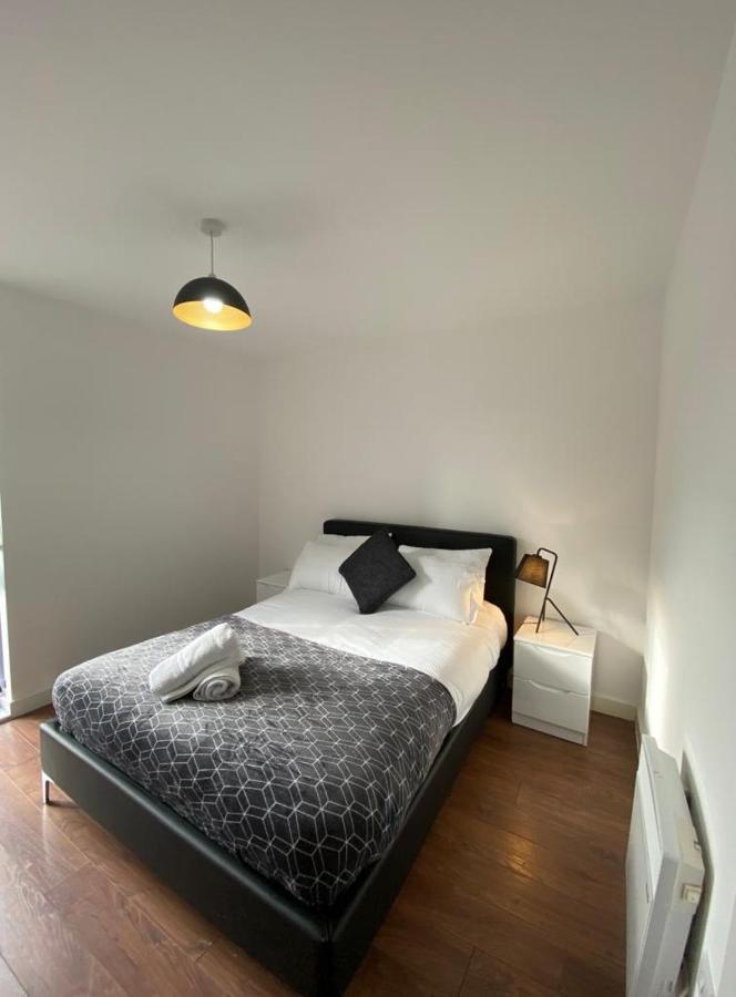 3 Bed Central *free Parking On Site* *