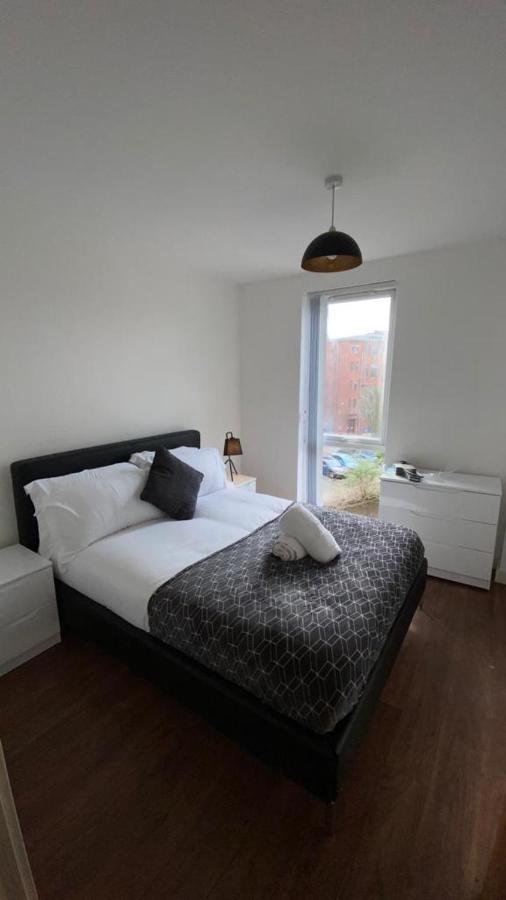 3 Bed Central *free Parking On Site* Apartment *