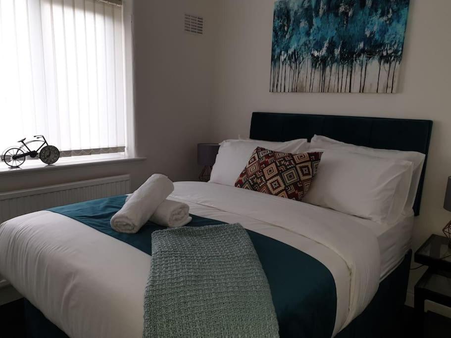 Cheerful 3 Bedroom House With Spacious Garden *