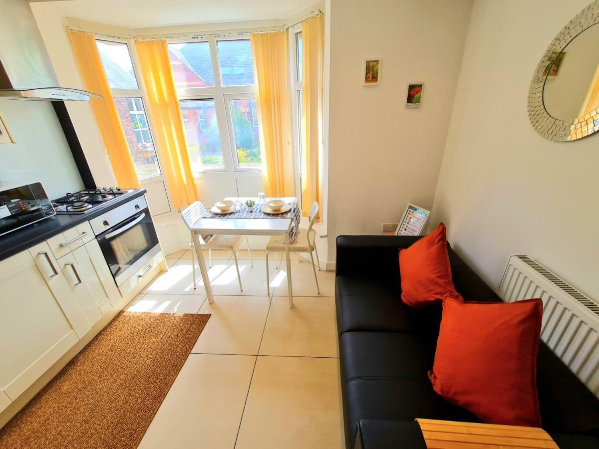 Full Flat-g Floor-private Kitchen/bathroom-parking Apartment Manchester