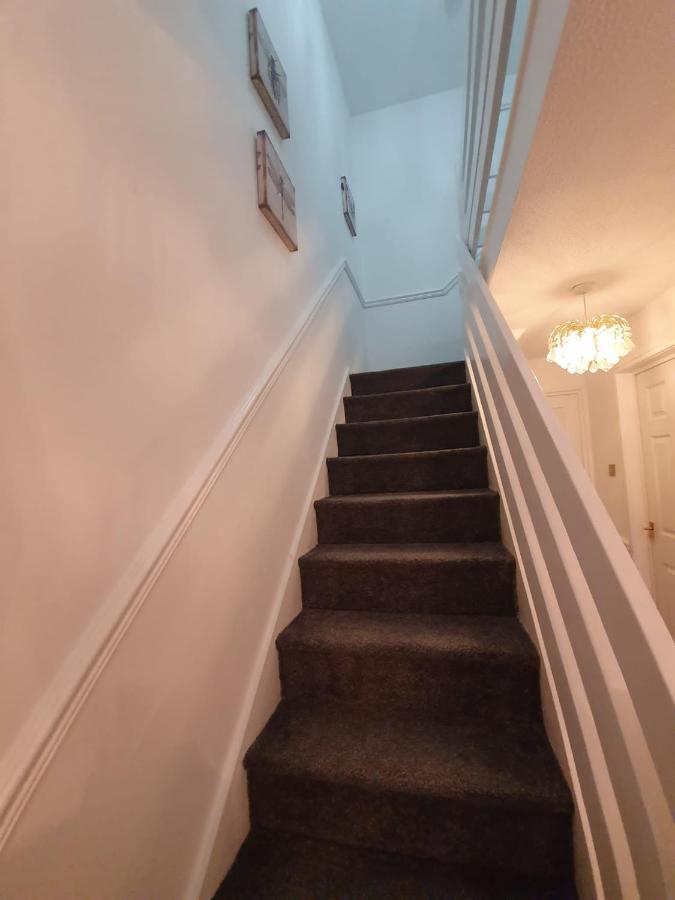 Bv Luxury Spacious 3 Bedroom House At Isaac Close * Manchester